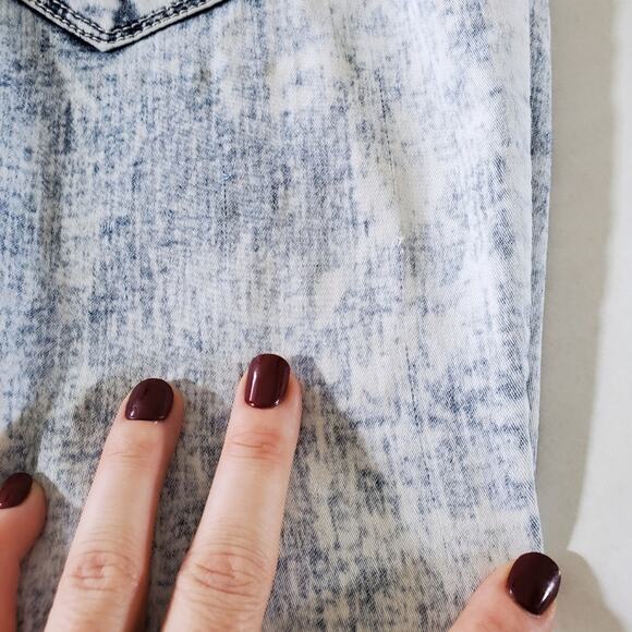 Vanilla Star | Lightweight Acid Wash High Rise Jeans - Picture 6 of 8